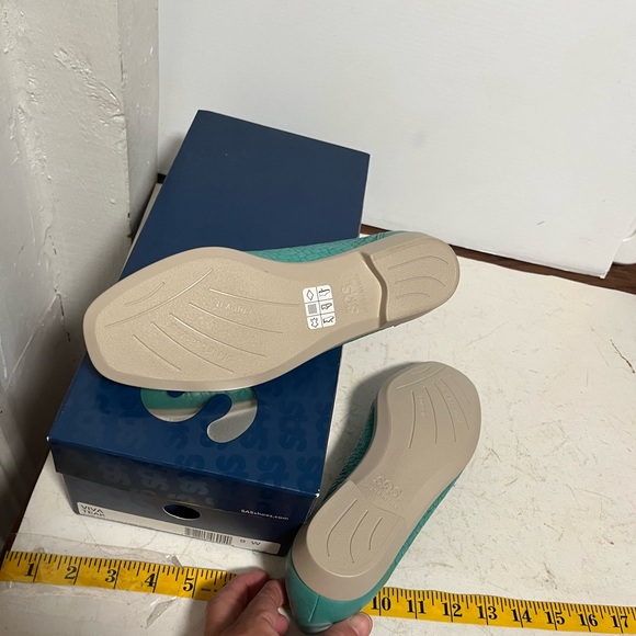 SAS green flats 6M - Picture 3 of 5